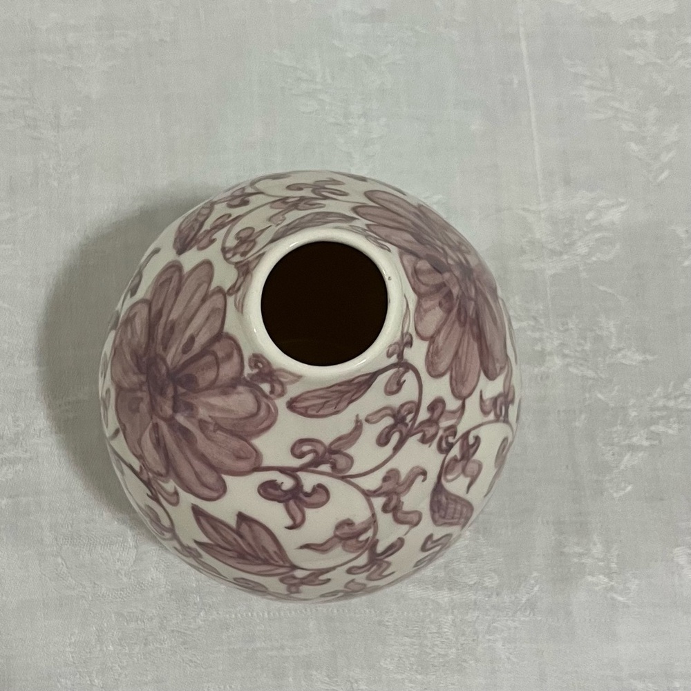 Anthropologie NIB Elle Handpainted Chinoiserie Purple Floral Ceramic Vase. - Picture 6 of 9